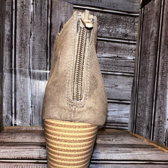 Metaphor woman’s Chelsea ankle  boots - Picture 9 of 16